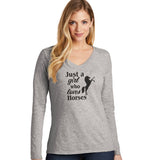 Just A Girl Who Loves Horses Silhouette - Women's V-Neck Long Sleeve T-Shirt